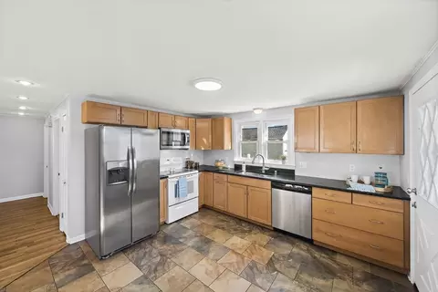 32 Mason St, Peabody, MA 01960