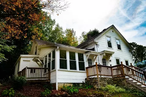 102 S Main St, Ashburnham, MA 01430