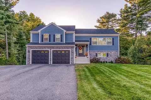 203 Bluejay Ln, Taunton, MA 02718