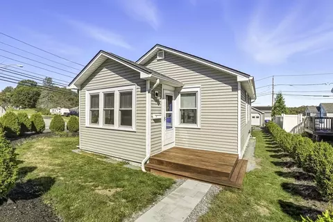 57 Hill St, Hopedale, MA 01747