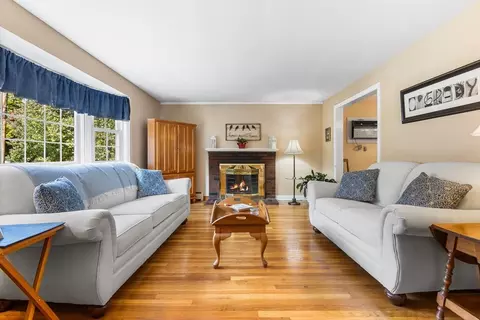 Living - 82 Joseph Rd, Framingham, MA 01701 photo 1 of 3