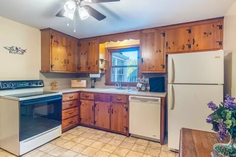 21 Meadowlark Ln, Springfield, MA 01119 photo 5