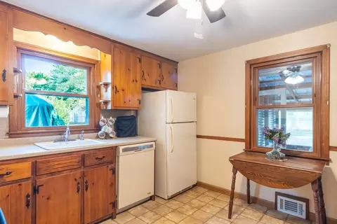 21 Meadowlark Ln, Springfield, MA 01119 photo 6