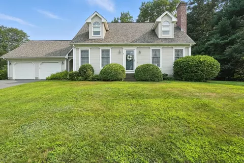 8 Woodland Rdg, Southwick, MA 01077