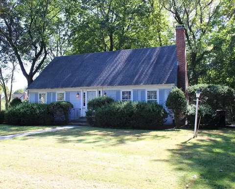 10 Radcliffe St, Holyoke, MA 01040