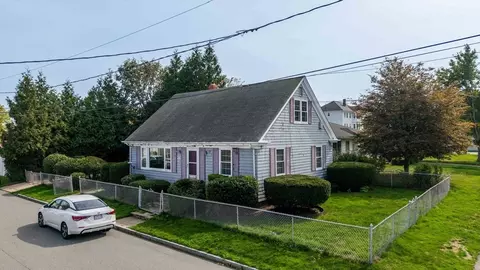 247 Pelham St, Fall River, MA 02721 photo 2