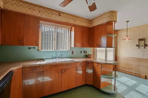 247 Pelham St, Fall River, MA 02721 photo 6