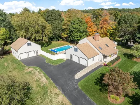 1 Deacon Dr, Middleton, MA 01949