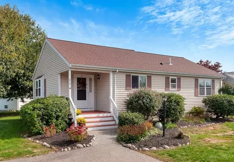 217 Crystal Water Dr #217, East Bridgewater, MA 02333