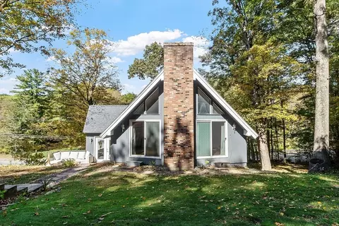 4 Redstone Hill Rd, Sterling, MA 01564
