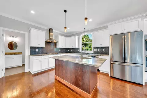 18 Boston Rd, Andover, MA 01810
