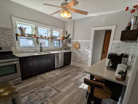 35 Carlton St, Springfield, MA 01108 photo 3