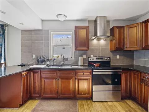 216 Providence St, Worcester, MA 01607 photo 5