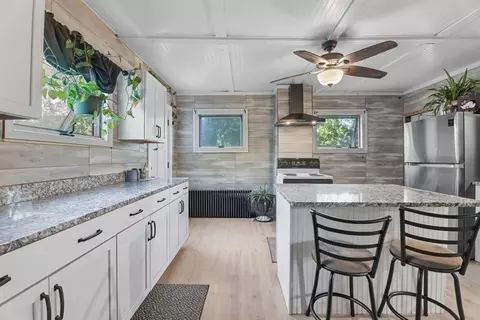 44 Spring St, Agawam, MA 01001