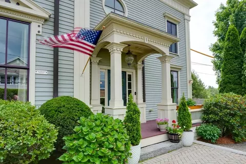5 Chapman St #5, Watertown, MA 02472