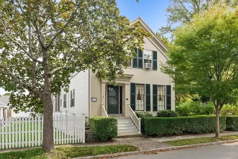 121 Green St, Fairhaven, MA 02719