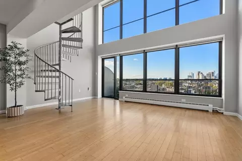 156 Porter St #421, Boston, MA 02128