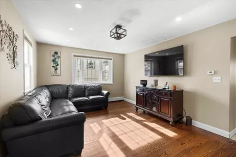 83 Edgemont Rd, Braintree, MA 02184 photo 8