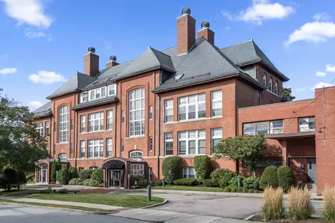 51 Pettee St #11, Newton, MA 02464