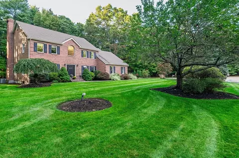 32 Bear Stump Cir, Raynham, MA 02767 photo 3