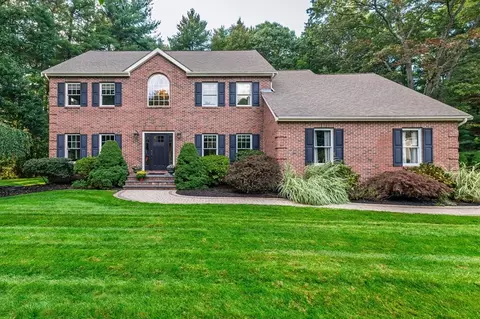 32 Bear Stump Cir, Raynham, MA 02767