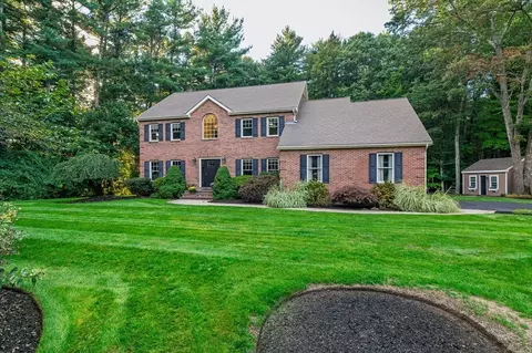 32 Bear Stump Cir, Raynham, MA 02767 photo 2