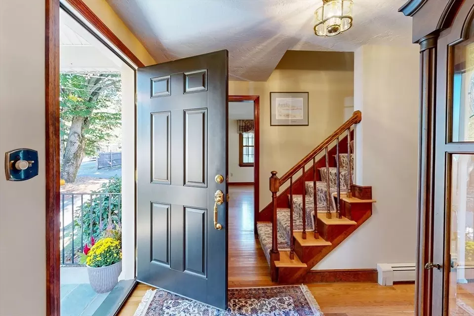 Entry Way - 794 Neponset St, Norwood, MA 02062 photo 2 of 3