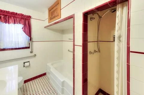Bath - 135 Orient St, Worcester, MA 01604 photo 2 of 4