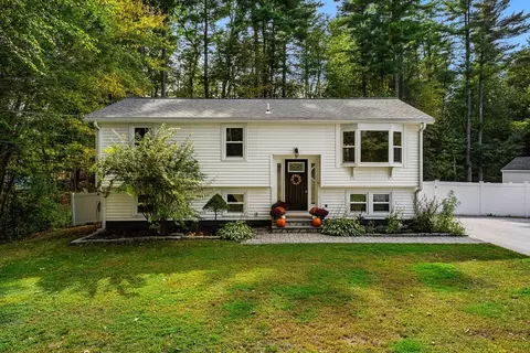 73 Kimball Rd, Amesbury, MA 01913