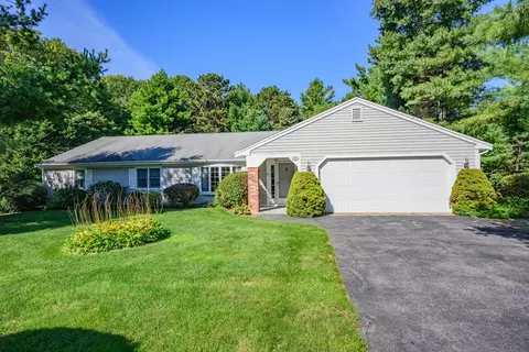 87 Foxglove Rd, Centerville, MA 02632