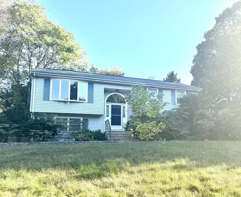 6 Dayle Cir, Randolph, MA 02368