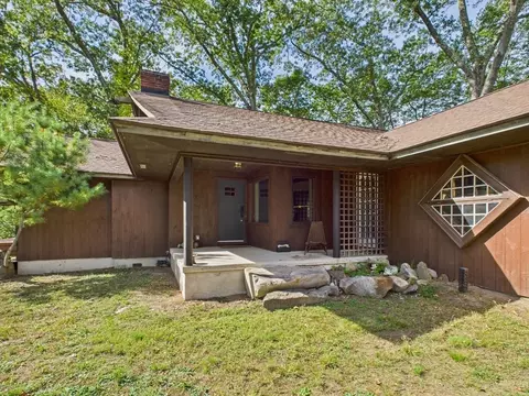81 Bartlett St, Chelmsford, MA 01824
