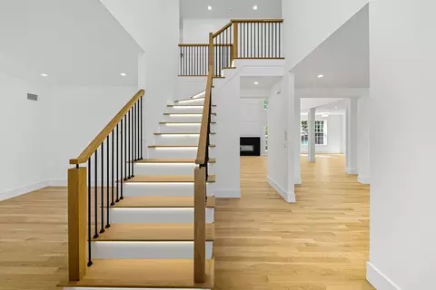 Entry Way - 8 Hough Rd, Sutton, MA 01590 photo 1 of 4