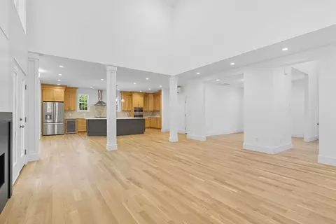 Living - 8 Hough Rd, Sutton, MA 01590 photo 5 of 7
