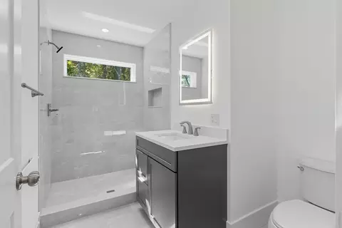 Bath - 8 Hough Rd, Sutton, MA 01590 photo 3 of 4
