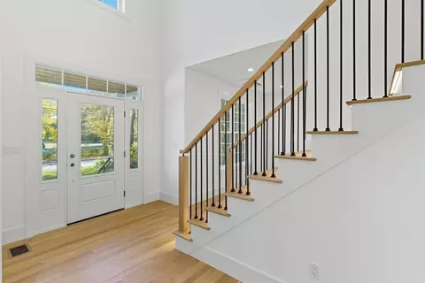 Entry Way - 8 Hough Rd, Sutton, MA 01590 photo 3 of 4