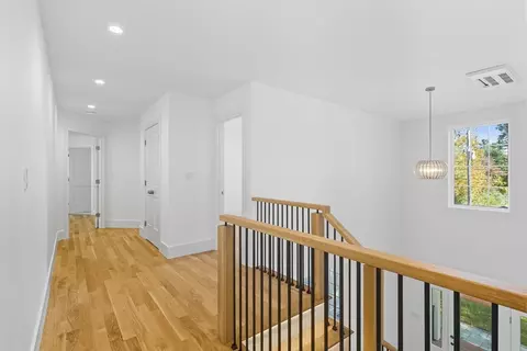 Entry Way - 8 Hough Rd, Sutton, MA 01590 photo 4 of 4