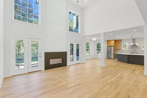 Living - 8 Hough Rd, Sutton, MA 01590 photo 4 of 7