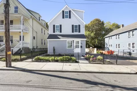35 Garfield Ave, Hyde Park, MA 02136