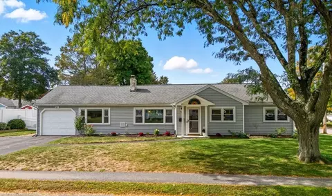 37 Evergreen Rd, Natick, MA 01760
