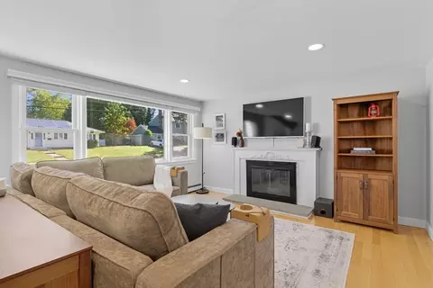 37 Evergreen Rd, Natick, MA 01760 photo 4