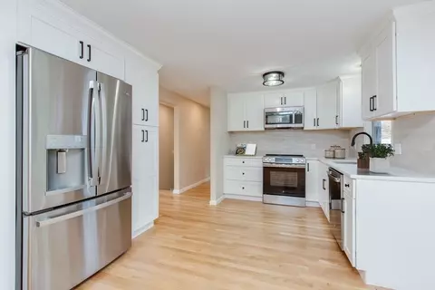 2 Oceanview Ave, Saugus, MA 01906 photo 4