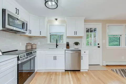 2 Oceanview Ave, Saugus, MA 01906 photo 6