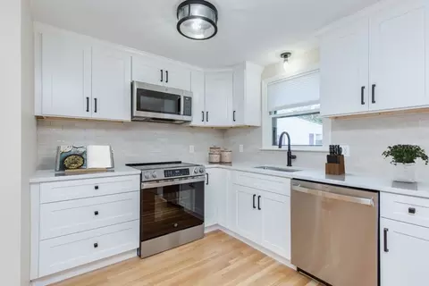 2 Oceanview Ave, Saugus, MA 01906 photo 5