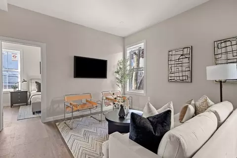 28 Hansborough St #2, Boston, MA 02124