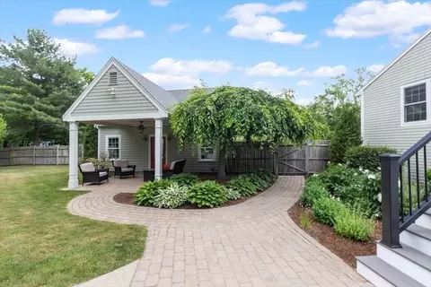 Exterior - 72 Scotland St, Hingham, MA 02043 photo 3 of 7