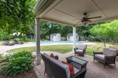 Exterior - 72 Scotland St, Hingham, MA 02043 photo 5 of 7