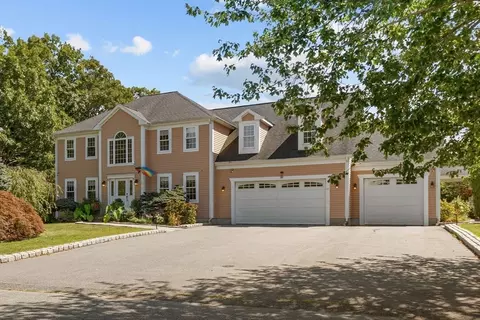 2 Spinnaker Ln, Dartmouth, MA 02748