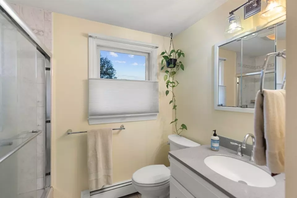 Bath - 1 Maddabon Pl, Peabody, MA 01960 photo 2 of 2