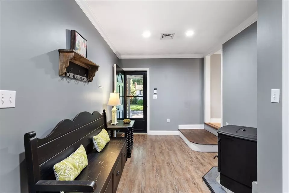 Entry Way - 1 Maddabon Pl, Peabody, MA 01960 photo 4 of 4